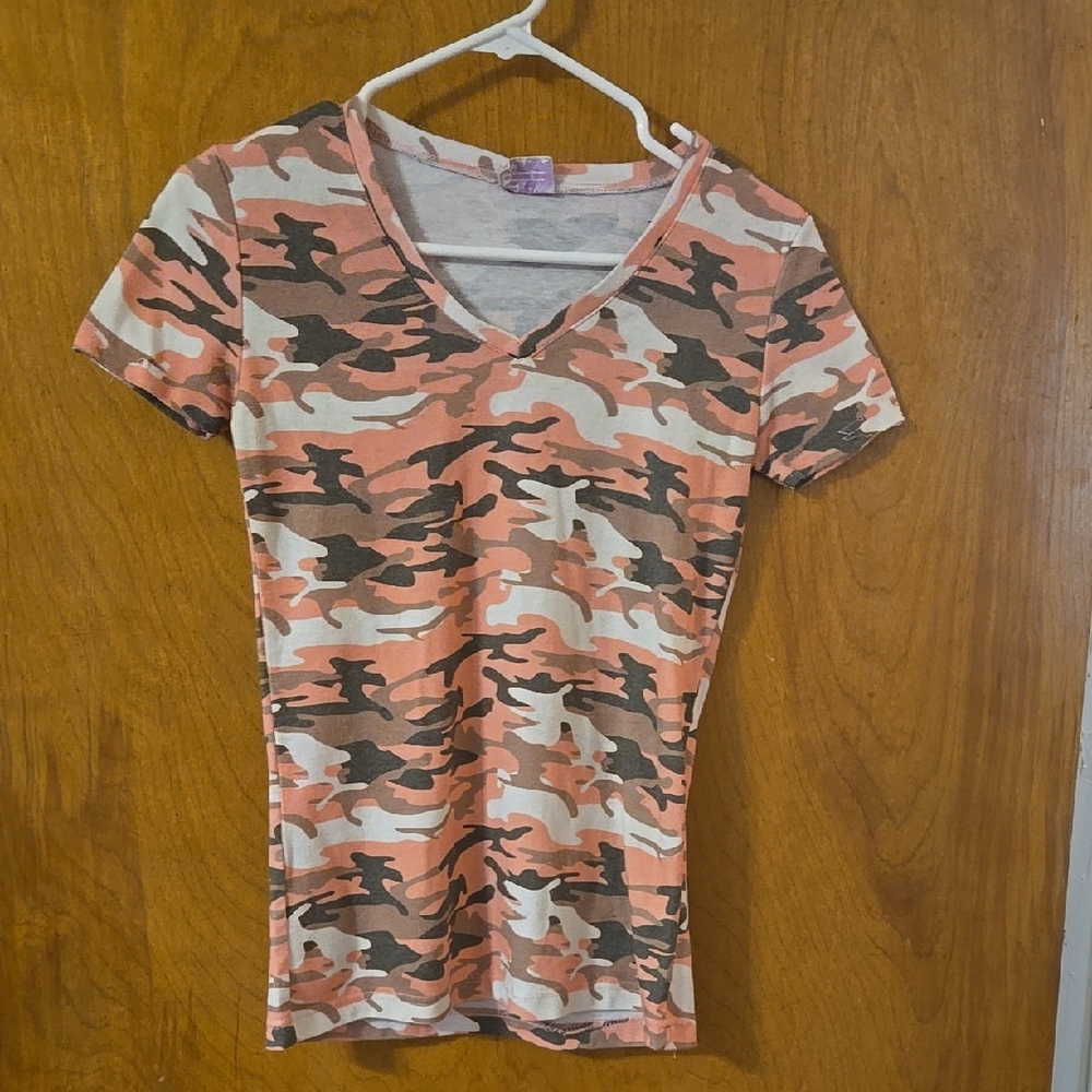Pink Camaflouge TSHIRT Size Medium: B